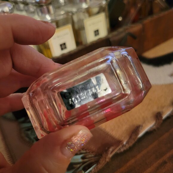 Victoria's secret fragrance - Picture 2 of 4